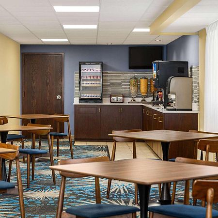 Days Inn By Wyndham Grand Island I-80 Doniphan Exterior photo