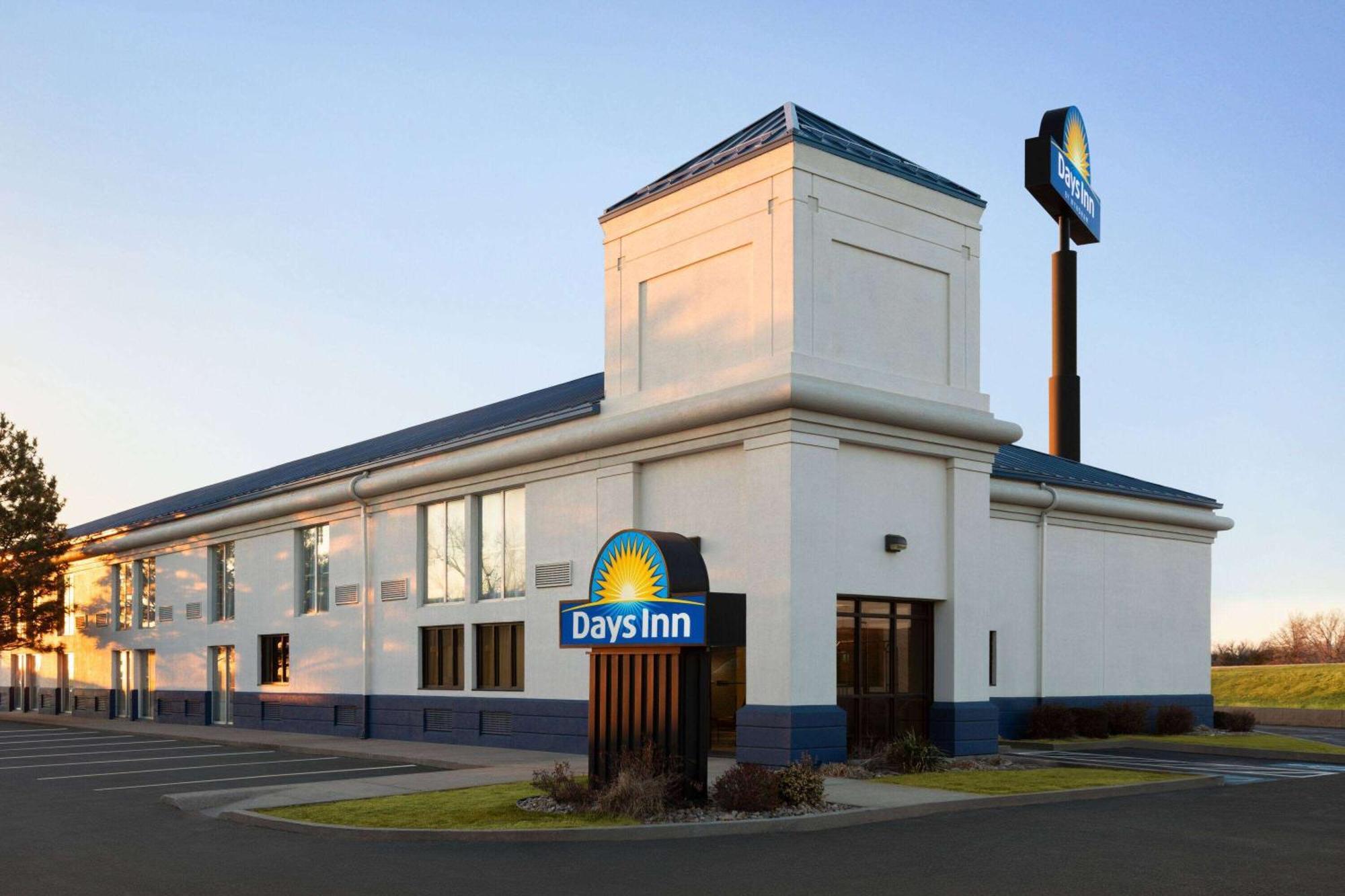 Days Inn By Wyndham Grand Island I-80 Doniphan Exterior photo